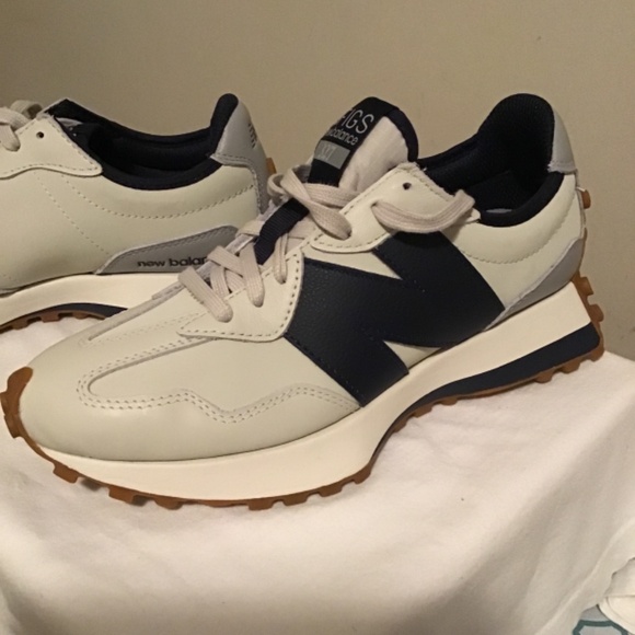 🔥New Balance 327 Figs, size 6.5, new condition, see photos, gorgeous - Picture 3 of 7